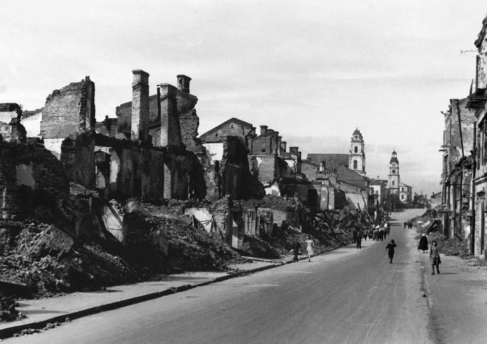 Оккупация минска. Минск после войны 1945. Разрушенный Минск 1941. Руины Минска после войны. Минск до войны 1941.