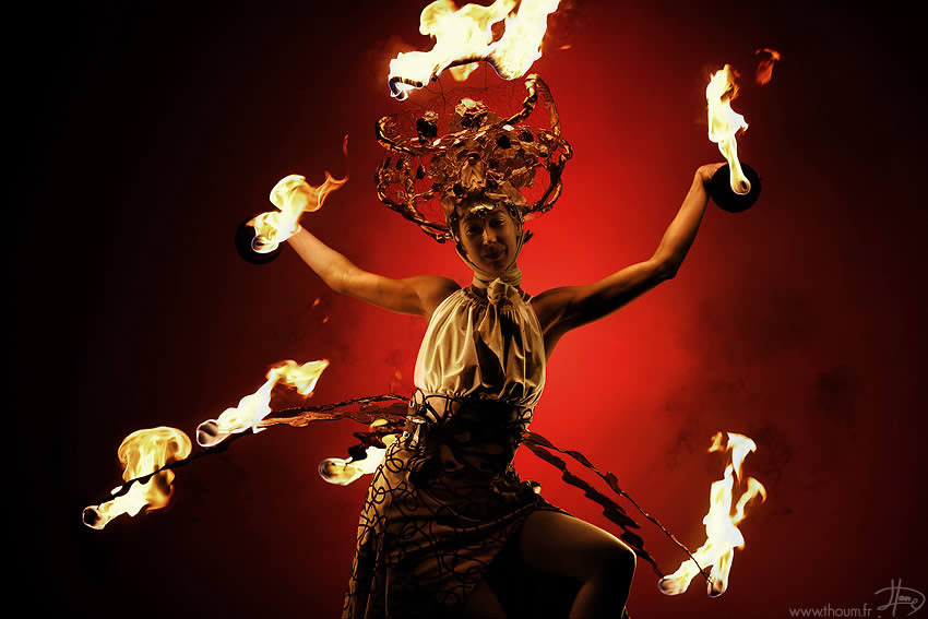 fireshow10 Стихия огня на фото Тома Лакоста