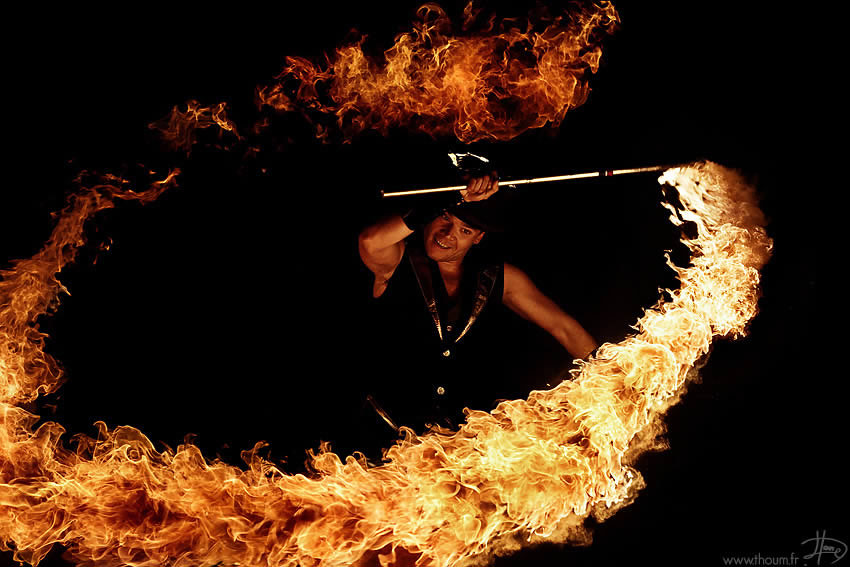 fireshow08 Стихия огня на фото Тома Лакоста
