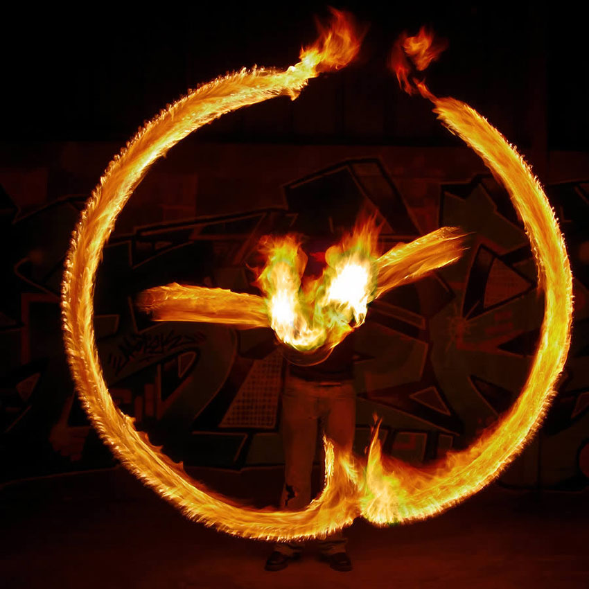 fireshow03 Стихия огня на фото Тома Лакоста