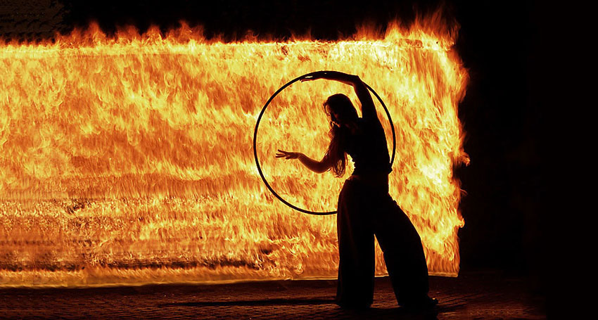 fireshow23 Стихия огня на фото Тома Лакоста