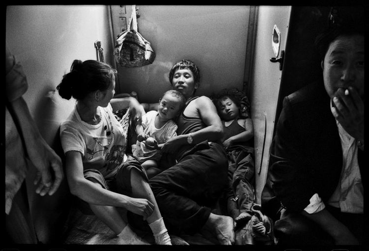 1978 Ван Фучунь: Фотосерия Китайцы в поезде
