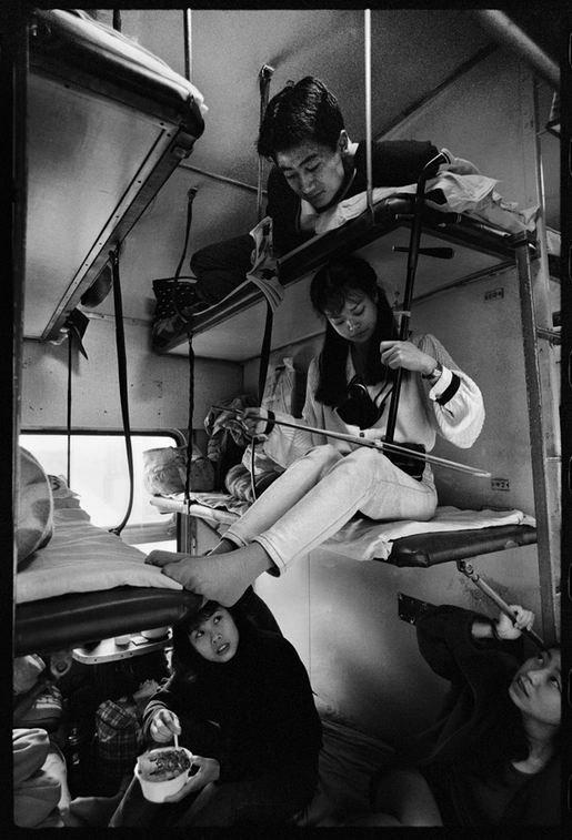 2371 Ван Фучунь: Фотосерия Китайцы в поезде