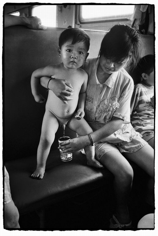 2467 Ван Фучунь: Фотосерия Китайцы в поезде