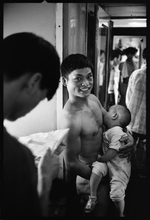 2566 Ван Фучунь: Фотосерия Китайцы в поезде