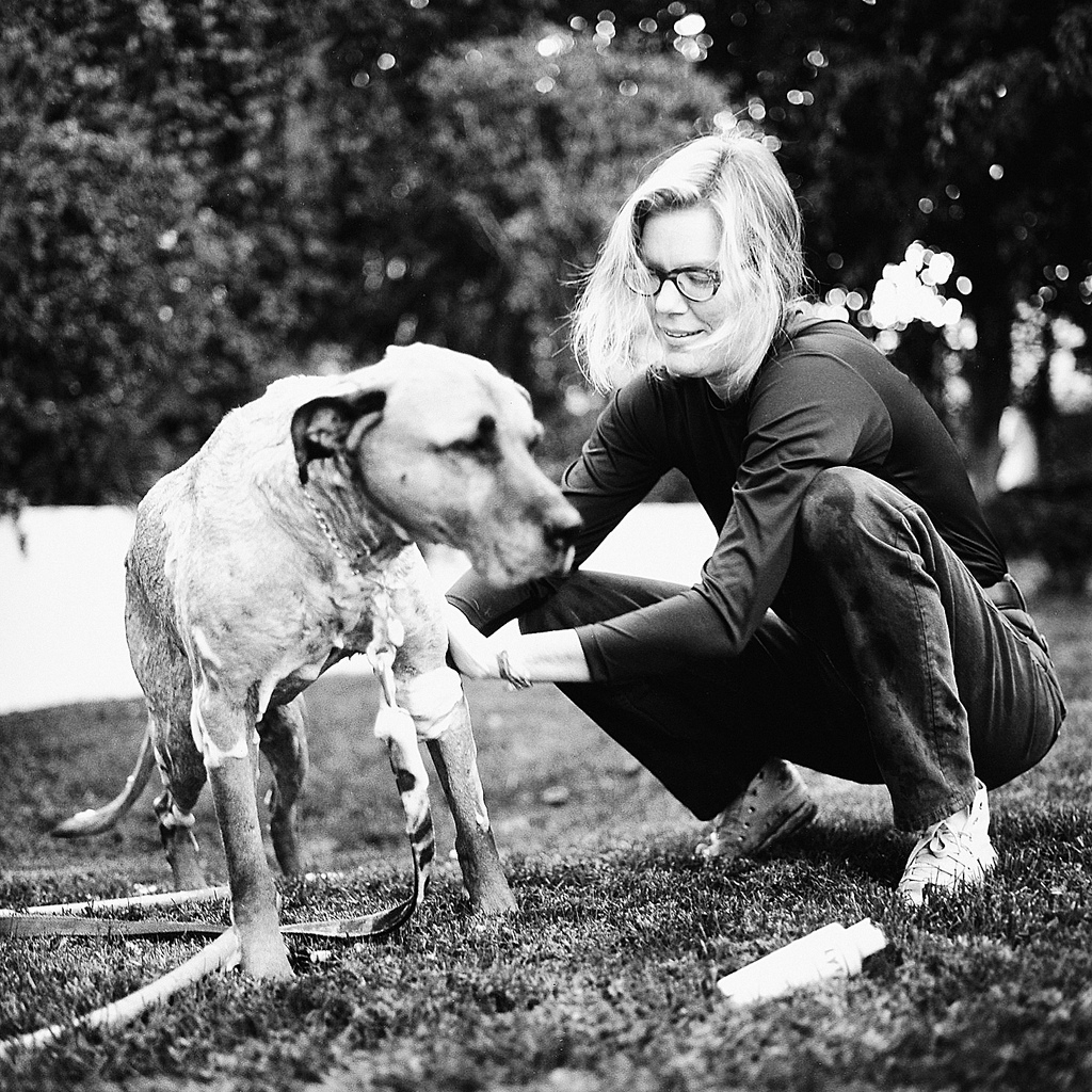 Бекки Джонстон. Бекки Джонстон сценарист. Becky Johnston Автор фото. Famous Hollywood actors with their Pets photos.
