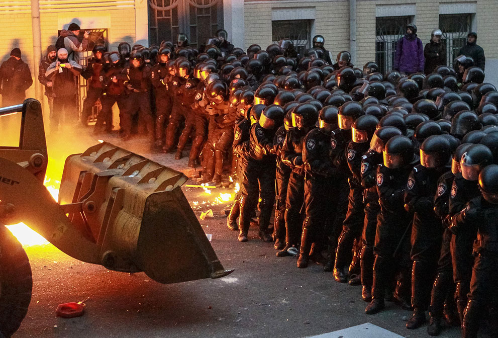uariot01 Впечатляющие кадры украинских протестов