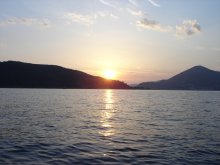 Закат в Montenegro / Вот так солнце уходит за горый в Черногории...