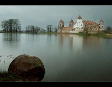Мирский ... / Привет Light DK и D.J.B. )))
Какие ещё там ракурсы искать можно, ума не приложу...хотя у меня ещё есть...думаю, дай в дождь его поснимаю ))