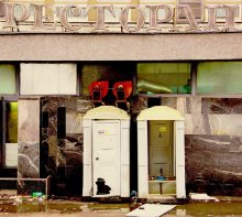 *ресторан* / так ломились в ресторан что сломали двери...досадно,что в минске такое повсюду- и в основном в центре города....