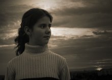 про девочку, хмурое небо, солнце .... и напрочь заваленный горизонт / ***