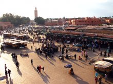 Джамма-аль-Фна. Вечереет. / Историческая площадь в г.Маррокеш (Марокко)