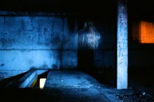 Street Spirit / Снято на Зенит19 с большой выдержкой в тёмном помещении, подсвечено светодиодным фонариком.
(по мотивам Radiohead)