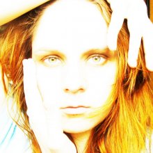 автопортрет в желтых тонах / а мне нравятся засвеченные картинки