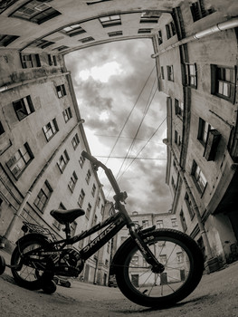 велосипед / старые дворы Санкт-Петербурга