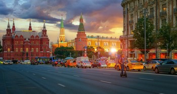 Начало Тверской улицы, закат / Золотой час
