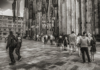 У собора / очередь