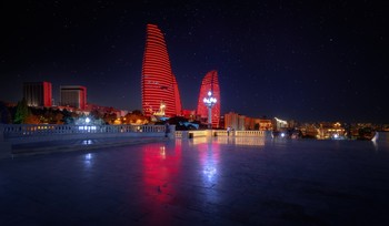 Баку, башни &quot;Пламя&quot; ночью / Смотровая площадка