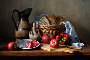 Кухонный сюжет / натюрморт с помидорам и хлебом