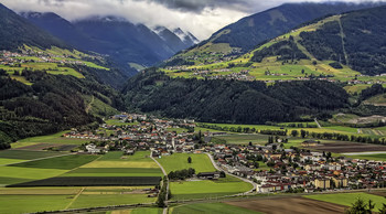 В Альпах. / Из окна поезда