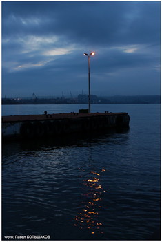 Одинокий фонарь... / Севастополь. Графская пристань.