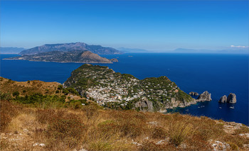 Выше некуда / Самая высокая точка острова Капри— Монте-Соларо, 589 метров.