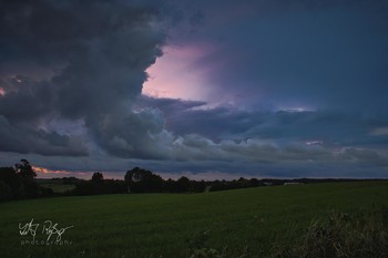 &nbsp; / Dramatischer Sonnenuntergang.