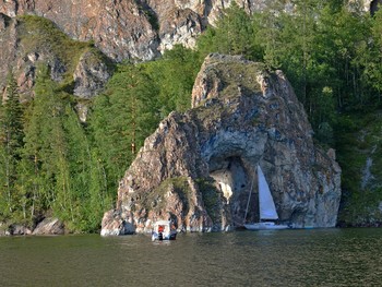 Царские ворота / Царские ворота, есть такая арка в Бирюсинском заливе, что не далеко от Красноярска, самое посещаемое место в любое время года