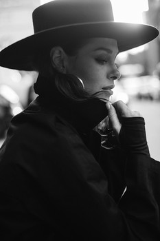  / фото: Марина Щеглова
в кадре: Ася Пивоварова
#sheglovaphoto #фотографмаринащеглова #асяпивоварова #певица #фотографмосква #фотограф #чб #bnw #portrait #portraitphotography #nikon