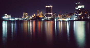 Владивосток / Ночной город, вид на город с Амурского залива
