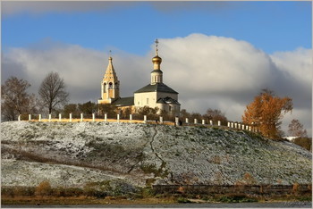 &nbsp; / Дата постройки: 1391. Бывшая дворцовая церковь тверских князей.Самая старая постройка, сохранившаяся в области. Городня впервые упоминается в летописях в 14 веке, тогда она носила имя город Вертязин, который защищал подступы к Твери со стороны Москвы. В этих местах находилось несколько монастырей и церквей. В клировых ведомостях 18 века указывалось, что построена эта церковь «неизвестно когда и кем».