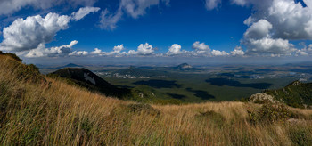Сентябрьский полдень / Вид на горы КМВ с вершины горы Бештау (1400м)