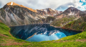 Летний релакс на высокогорном озере / Спрятанное от всех чистейшее горное озеро. Курайский хребет. Алтай.