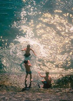 Recklessness / This picture was taken alongside the beach. When I saw these children playing, I couldn't resist to remind me how reckless we were as children. I envied them to not have to worry about adult problems at their age. I wanted to immortalize this beautiful scene.