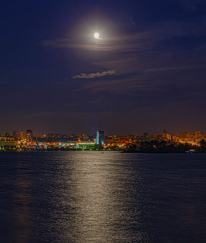Луна над Самарой / Самара с другого берега Волги