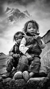 Дети гор / На тибетском хребте,
За перевалом,
Там, где широк простор,
Где воздух ущелий,
Где реки, долины,
Там живут дети гор…

Тибет -2013