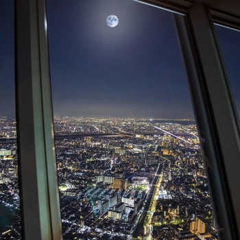 Лунная ночь над ... / Токио, Япония