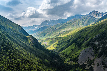 Взгляд в даль / Северная Осетия 
Национальный парк Алания 
Дигорское ущелье
Вид на долину с вершины Кубуса.
