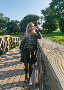 мост / https://vk.com/e.vaguro

https://www.instagram.com/vaguro_v_u_v/