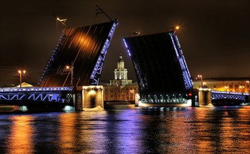 А на Неве в это время разводят мосты... / Санктъ Петербургъ май 2021
