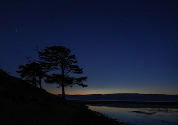 Ольхон под покровом ночи / Снято близ берега Сарайского залива, остров Ольхон, Байкал. Sony A6400+SEL1655G