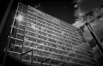 Angular grandeur / Close-up of Innova, the tallest office building in Jyväskylä, Finland