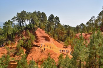 &nbsp; / The red lands of Roussillon in Provence