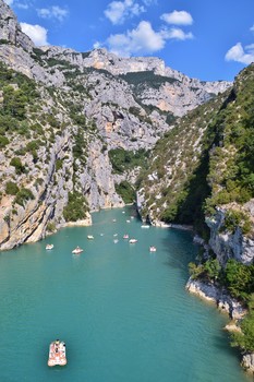 &nbsp; / The gorges of the Verdon in Provence with tourists in boats and canoes