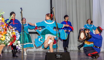 Интересно девки пляшут... / Интересно девки пляшут - по четыре штуки в ряд))