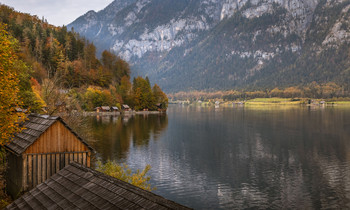 Гальштат осенью. Австрия. / Озеро и деревня Гальштат. Австрия.
