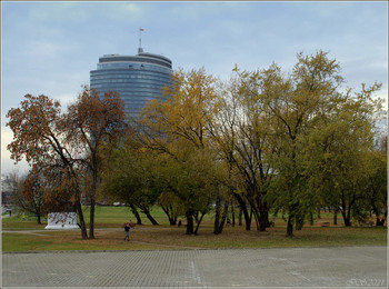 в городе осень / [img]https://i.imgur.com/HluOVzY.jpg[/img]