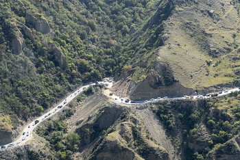 Трафик / Горная дорога в районе аула Чох в Дагестане
