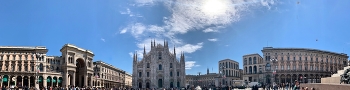 &nbsp; / Overview of Piazza Duomo in Milan