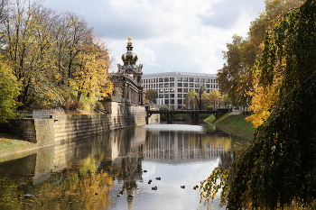 Осень / Пасмурный осенний день в центре Дрездена, Германия.